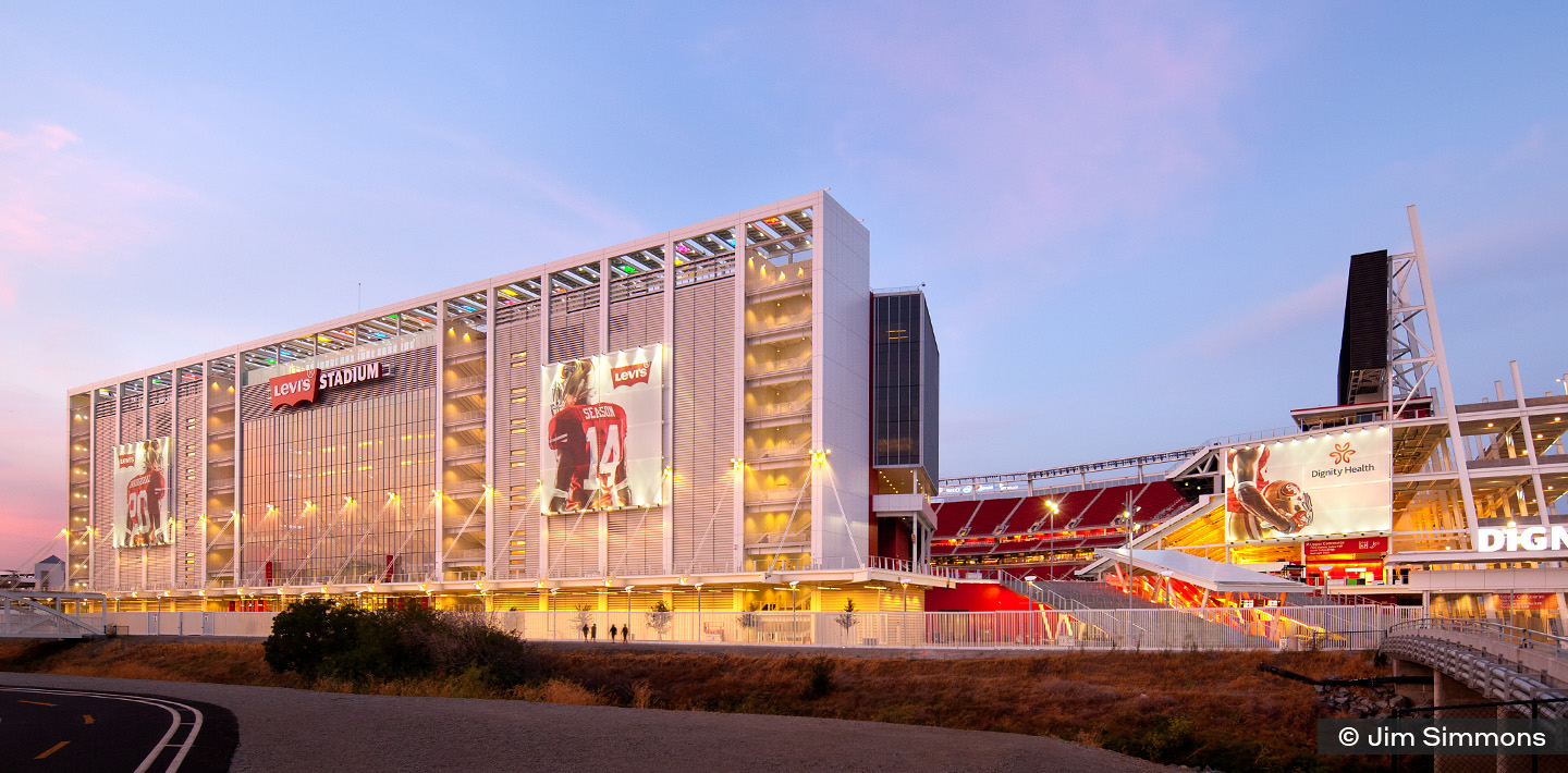 img-sports-stadiums-levis-stadium-exterior